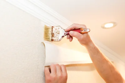 Pose de papier peint à Ploudalmézeau — revêtements muraux et toiles de verre